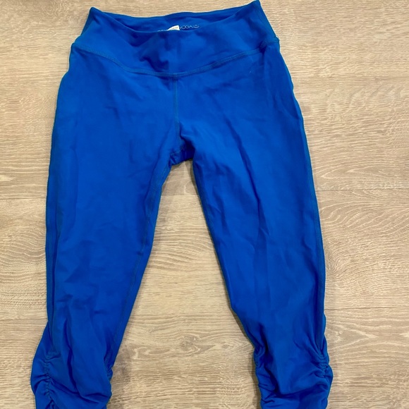 Beyond Yoga Ruched Gathered Crop Legging - Picture 4 of 6